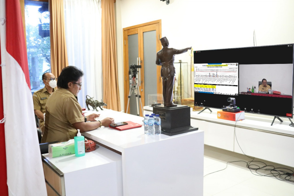 Bupati Giri Prasta Ikuti Rapat Evaluasi Penyerapan Anggaran Daerah dari Kemendagri